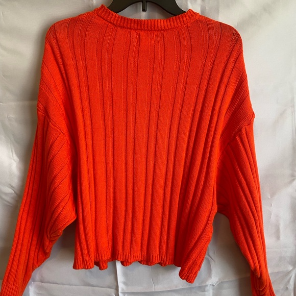 Sweater size large - Picture 4 of 8